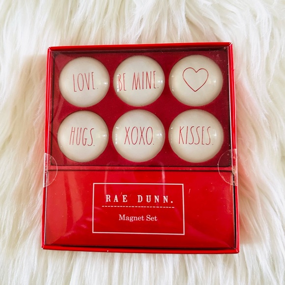 ♦️SOLD♦️Rae Dunn Valentine's Day Magnets - Picture 1 of 2